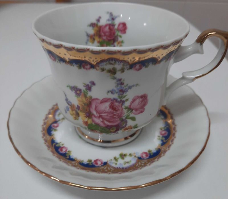 Chávena de chá + pires de porcelana novo
