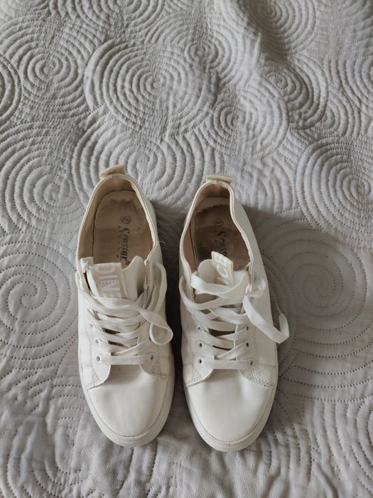 Buty dziewczęce lub damskie