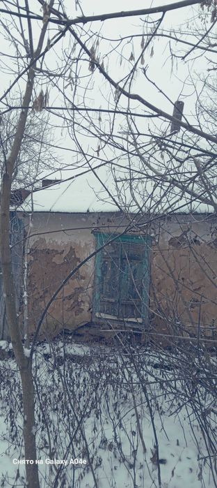 Житловий будинок та споруди, загальною площею 27,70 кв.м у м. Люботин