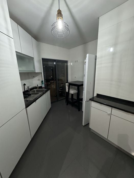 Alugo t2 moderno pinhal novo