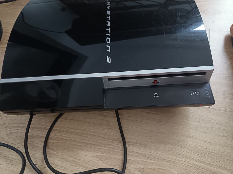PlayStation 3 em bom estado, mas com problemas.