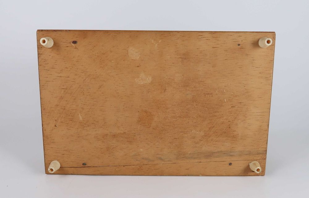 Caixa multifacetada em marchetaria