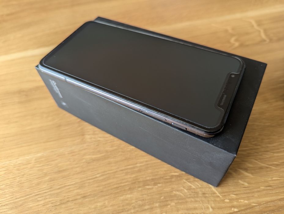 Smartfon LG G8s zestaw
