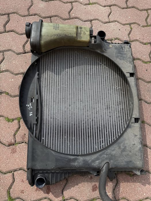 Chłodnica wody z obudowa visco wentylatora  kompletna bmw z3 2.8