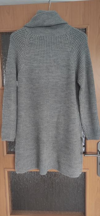 Długi swetr z golfem