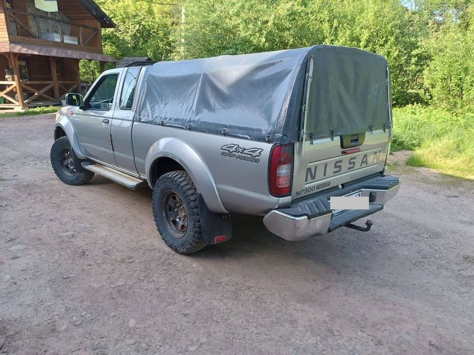 Позашляховик Nissan NP300