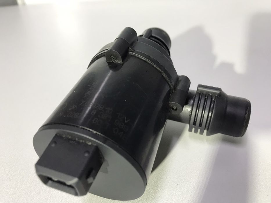 Дополнительная водяная помпа BMW E39 БМВ Водяной насос 8381989 BMW E39