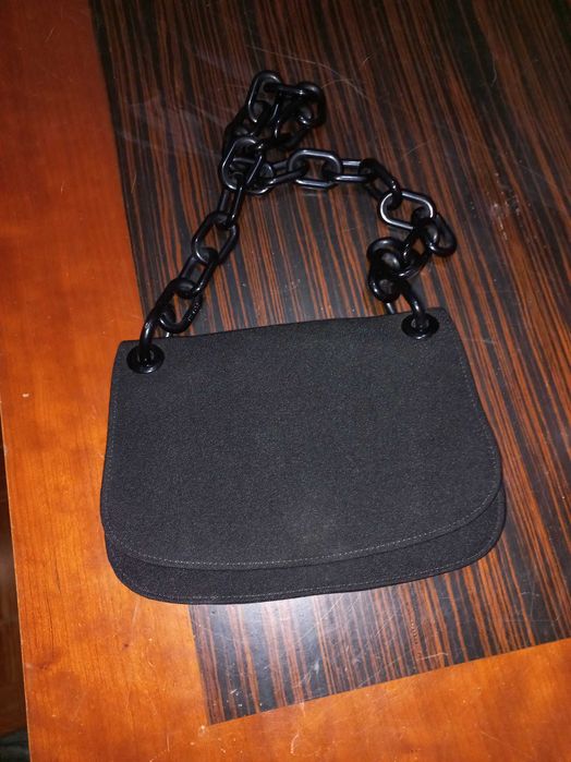Roupa mulher e mala original  marca prada custa 1.200