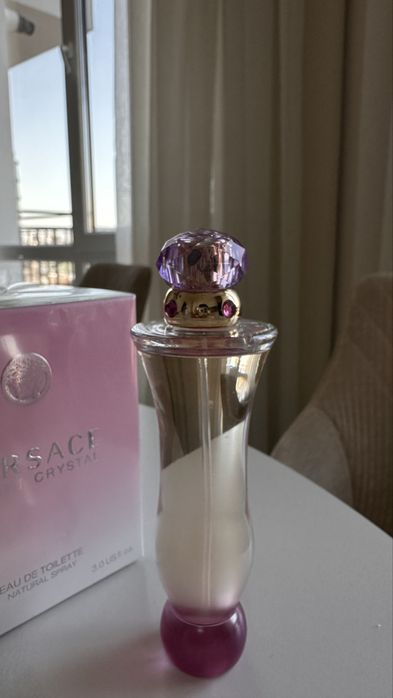 парфумована  вода Versace Woman від італійського модного дому Versace.