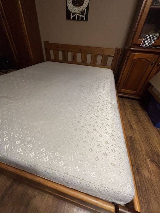 Łóżko z materacem 160x200