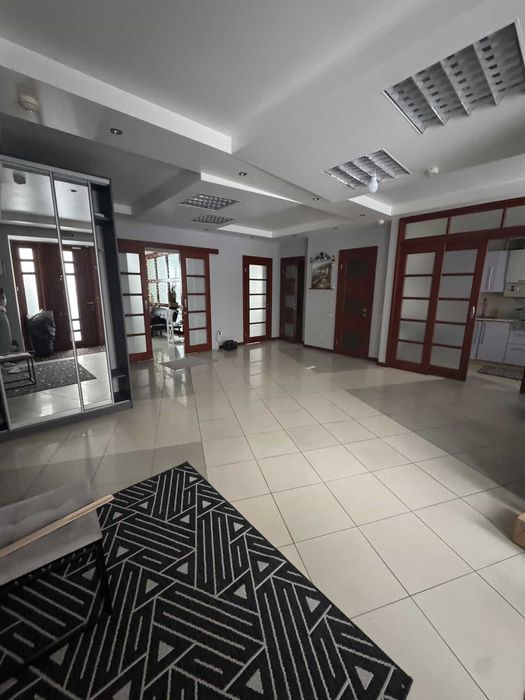 Окремий кабінет 16м2 в комерційному приміщенні по вул. Лялі Ратушної