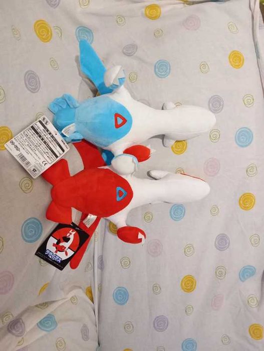 Pokémon peluche latios e latias