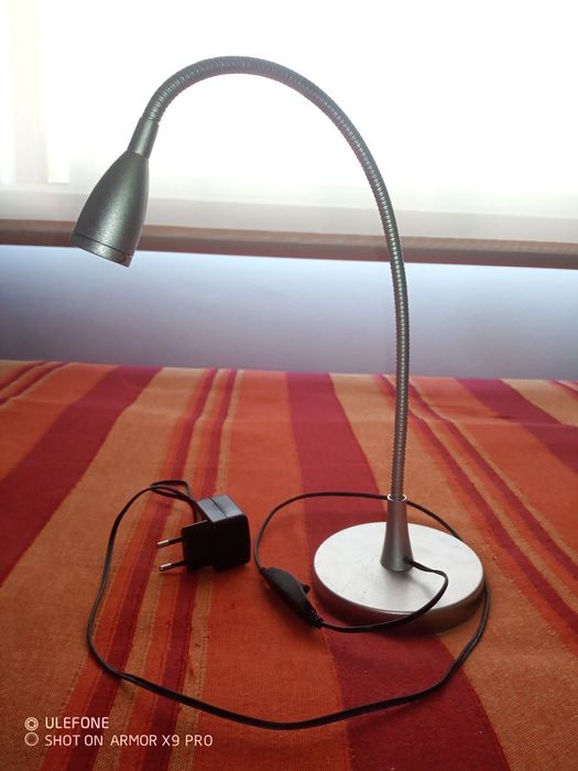 Candeeiro de pé pequeno para secretária