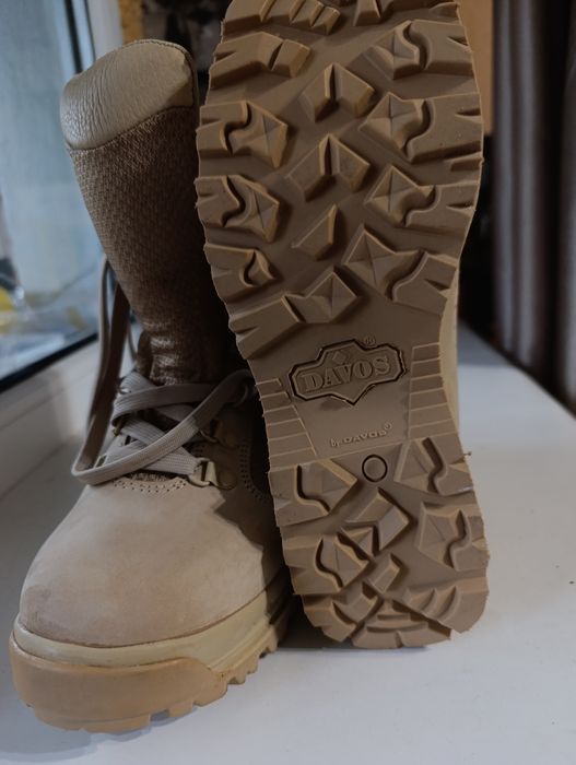 Берці DAVOS ALFA ПIСОК
РОЗМІР 38. Довжина устілки 25
Витримають високі
