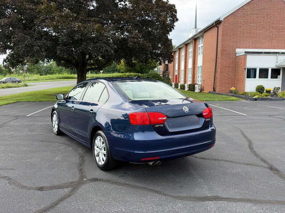Volkswagen Jetta      2013