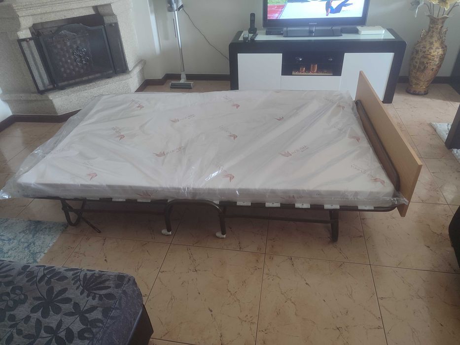 Cama dobrável nova