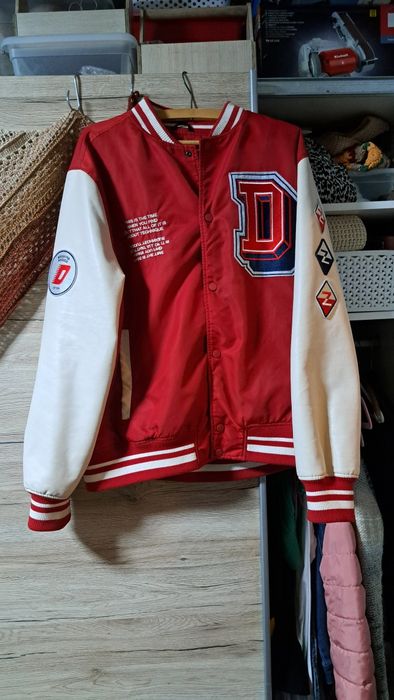 Kurtka bejsbolówka Zara.