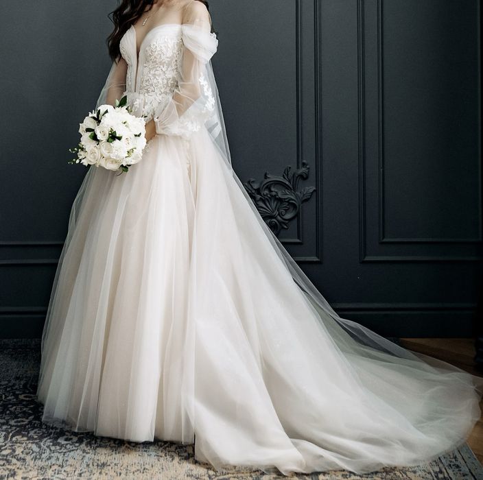 Розкішна весільна сукня — ніжна та елегантна