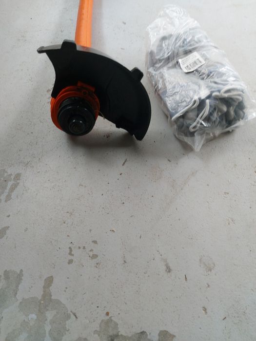 1 roçadora r de relva cantos Black Deker elétrica +10   pares de luvas marca juba