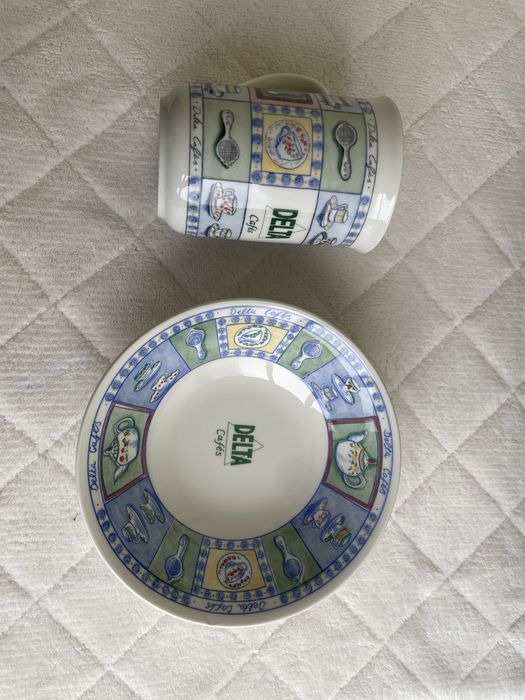 Conjunto caneca e taça da Delta Café