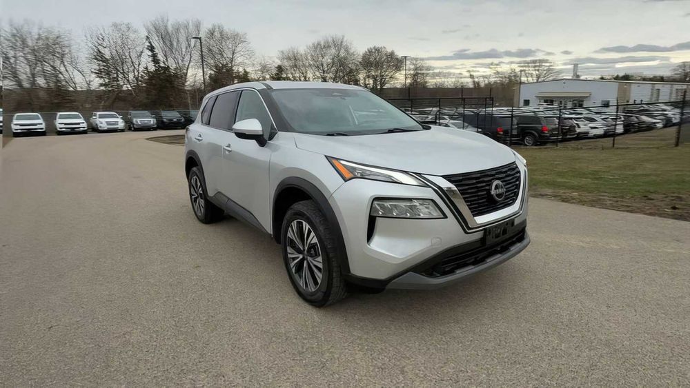 Nissan Rogue SV      2022