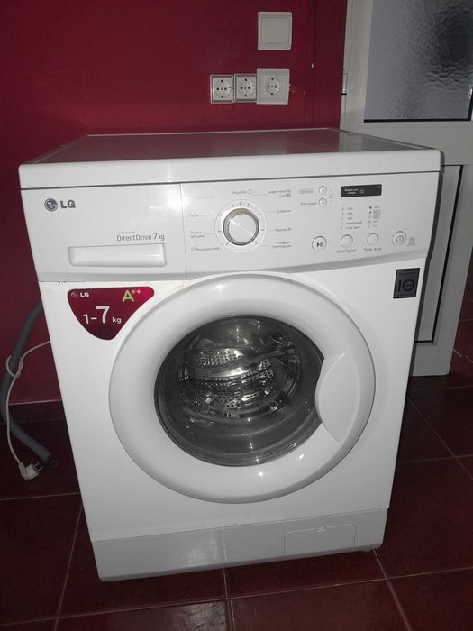 Vendo maquina de lavar lg 7 kg.para desocupar a casa
