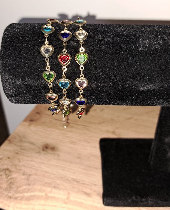 Bransoletka w kolorowe serduszka