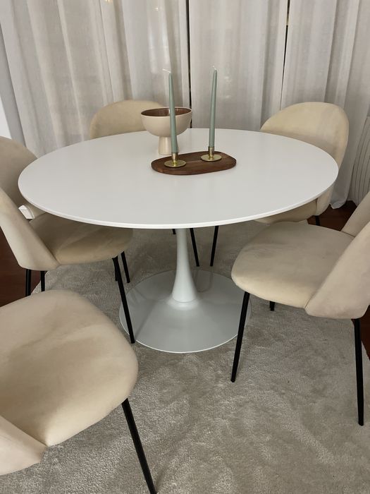 Mesa de jantar branca redonda