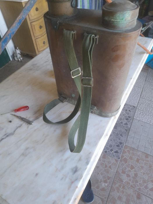 Pulverizador antigo em cobre