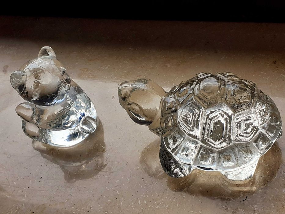 Szklana figurka żółw, przezroczyste prasowane szkło