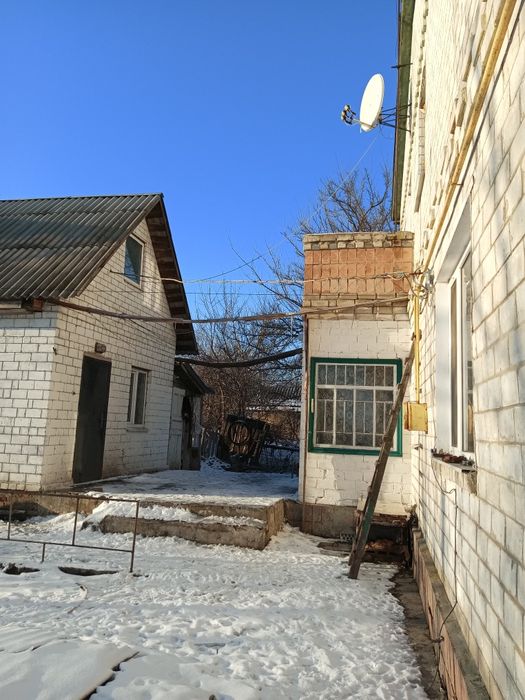 Продам дом два полных этажа на улице имеется кухня в доме ванна туалет