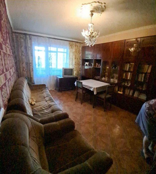 Продам 2-кімнатну  квартиру в Чугуєві