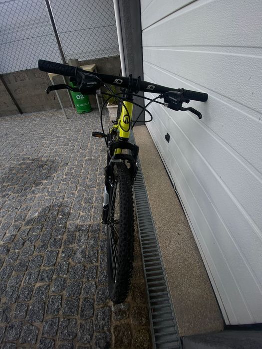 Bicicleta nova sem detalhes