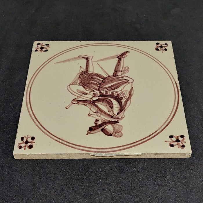 РЕДЧАЙШАЯ плитка ГОЛЛАНДИЯ 18-й век 2 шт. ВОИН керамика БАРАБАНЩИК