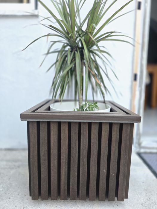 Floreira em  PVC - Dê um toque de charme ao seu jardim com uma floreira artesanal