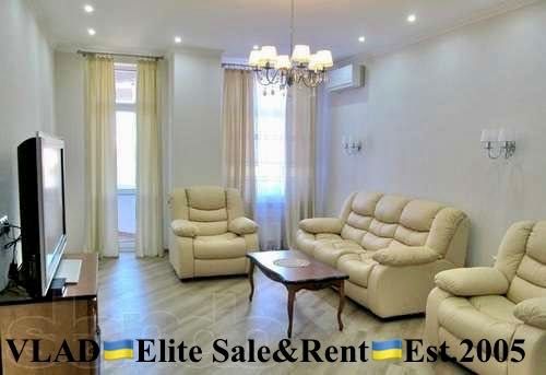 Л.Українки бул. 7-А. 2-кім. 100 м2. Всі вікна виходять у двір на парк!