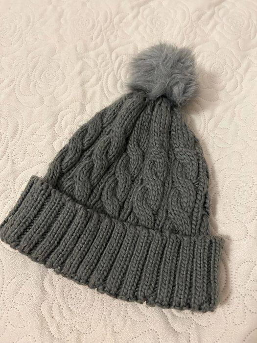 Ciepła czapka damska z pomponem