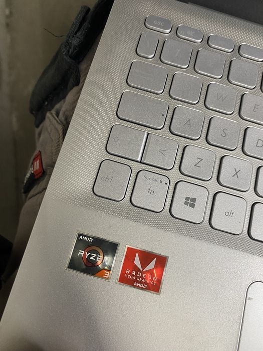 ASUS laptop in excellent condition64354218605059122