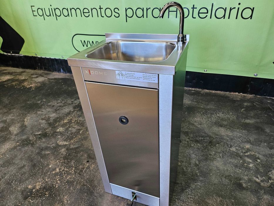 Lavatório de pedal novo