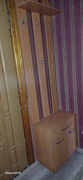 Вешалка с тумбой