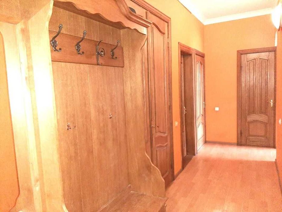 Продаж 3-кімнатної квартири, Голосіївський район, проспект Науки 42/1, метро Деміївська.
