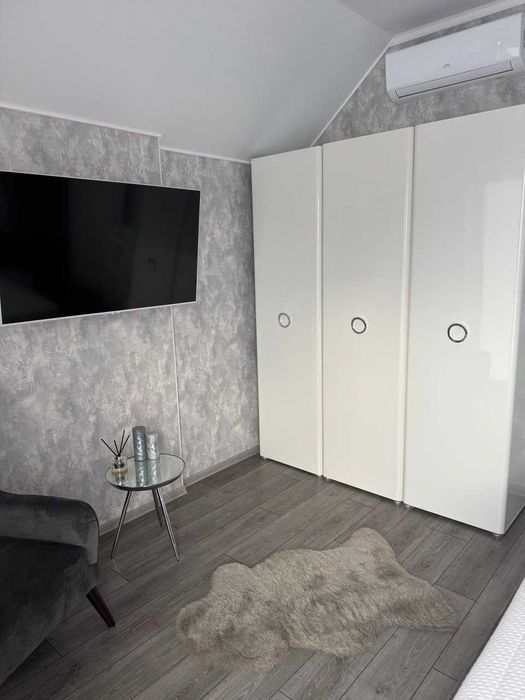 Оренда сучасного будинку 180м² — котеджне містечко «Щастя», Жуляни (Солом'янський р-н)