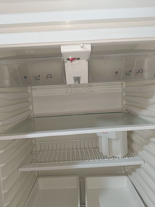 Frigorífico combinado de encastre (Teka)