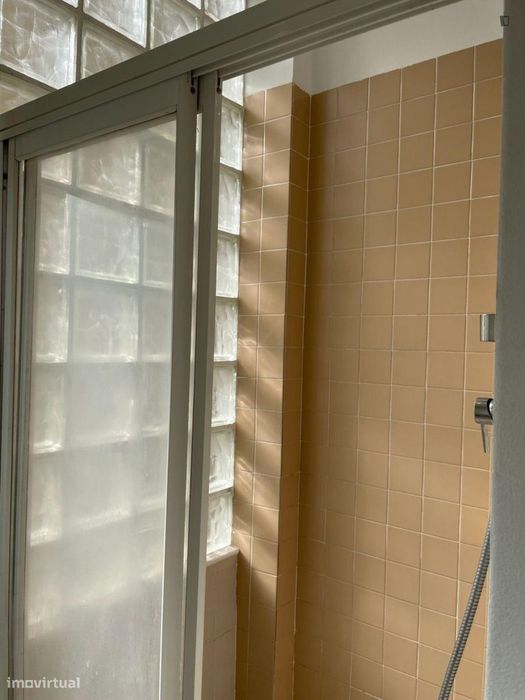 Quarto - localizado em Intendente Lisbon