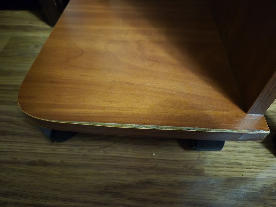 Комп'ютерний стіл