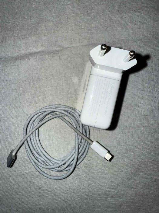 MacBook Pro 14” 2023 M2 Pro 32GB RAM 1TB SSD + Magic Mouse + AppleCare