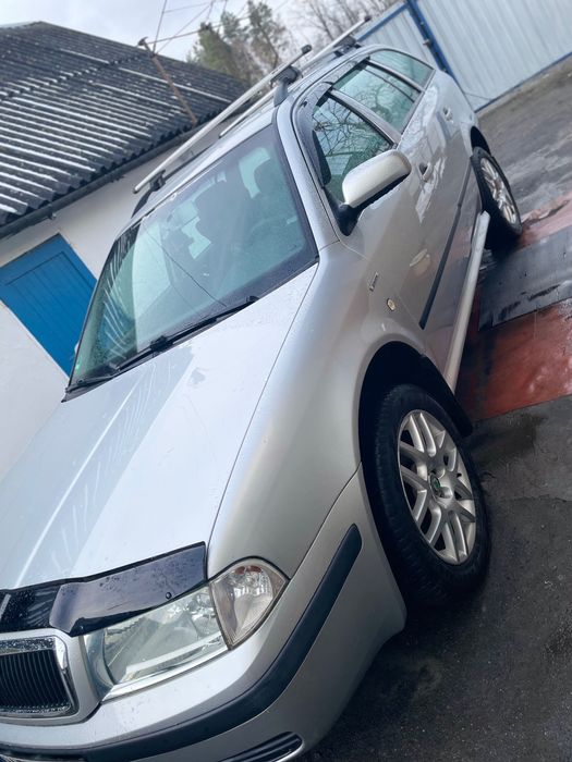 Skoda 1,6 tour 2004 бензин