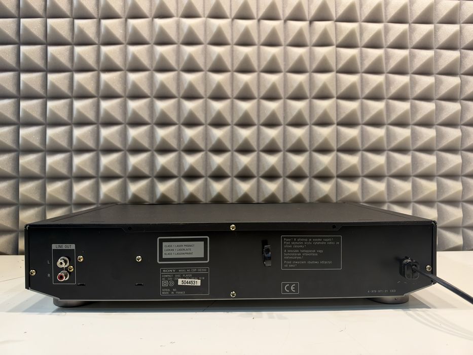 Sony CDP XE 200 .