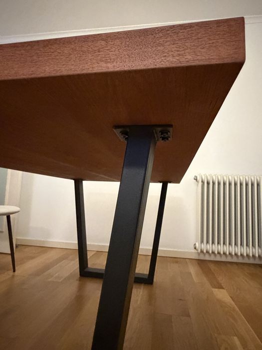 Mesa de Jantar madeira escura usada