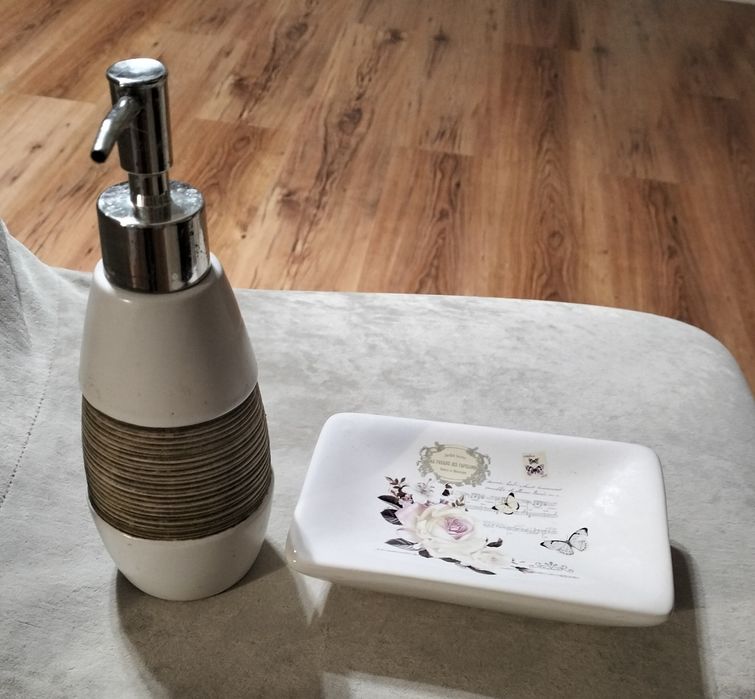 Продам мыльницу и дозатор